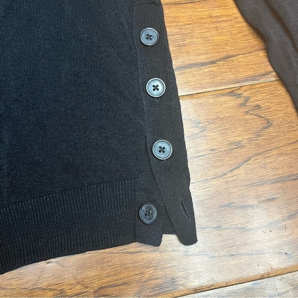 J. Crew V-neck sweater with side buttons in linen blend - Picture 7 of 8